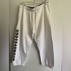 Under Armour Loose Jogging Pants- Size L